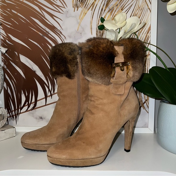 Stuart Weitzman suede fur trim ankle boots🌸 - Picture 5 of 12